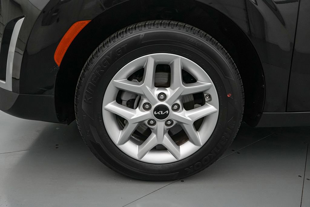 Used 2025 Kia Soul LX FWD image 11