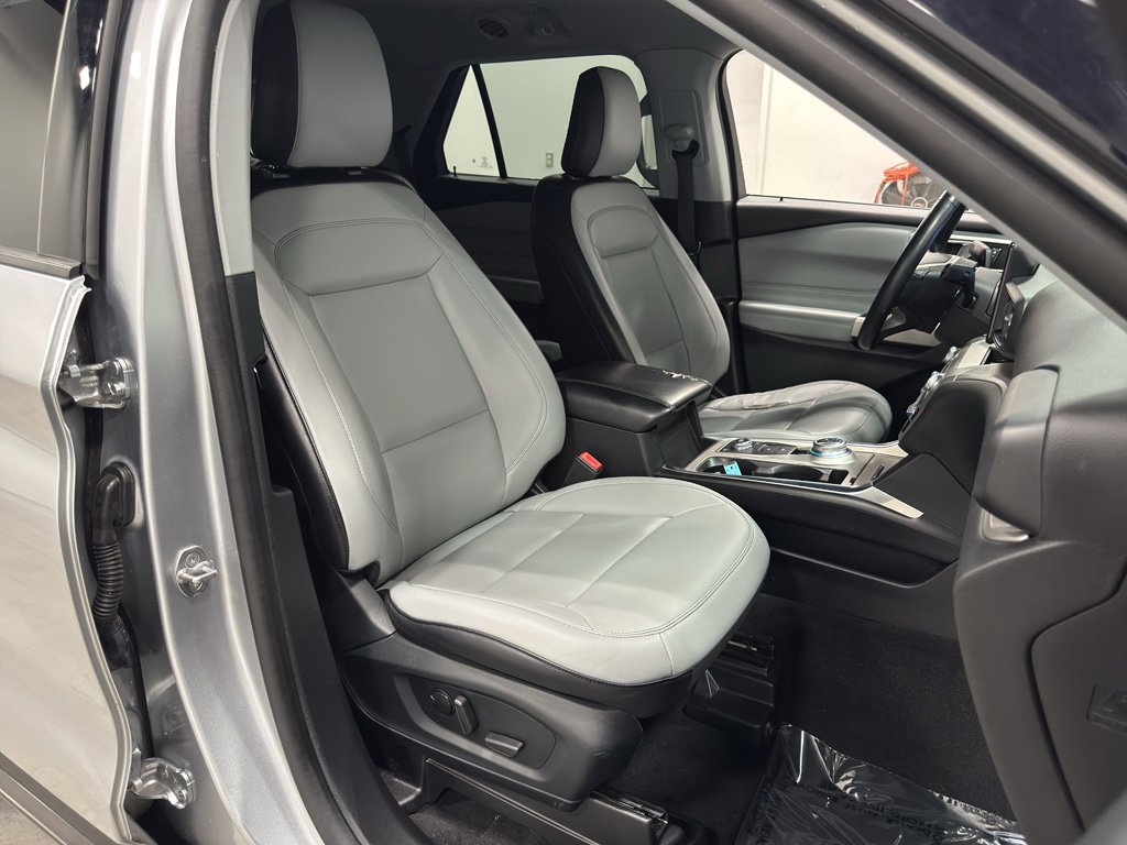 Certified 2021 Ford Explorer XLT w/ Equipment Group 202A image 35
