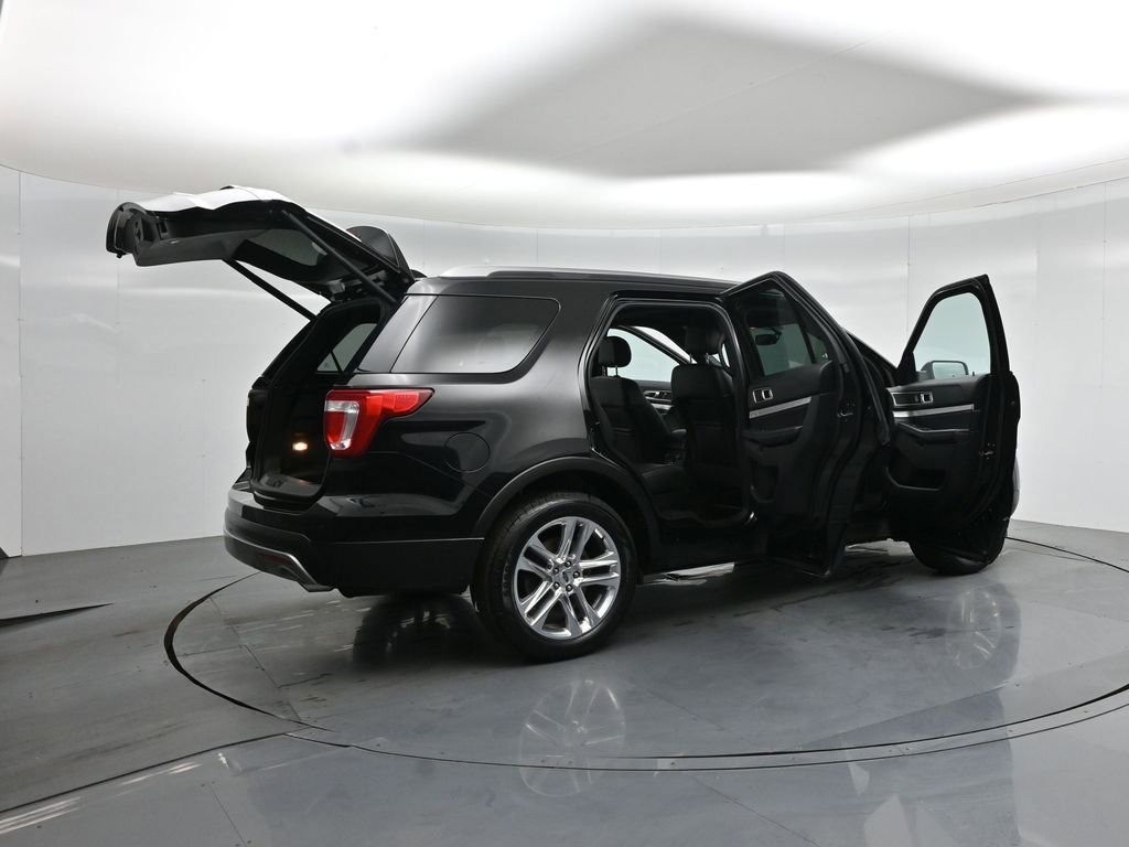 Certified 2017 Ford Explorer XLT w/ Equipment Group 202A image 6