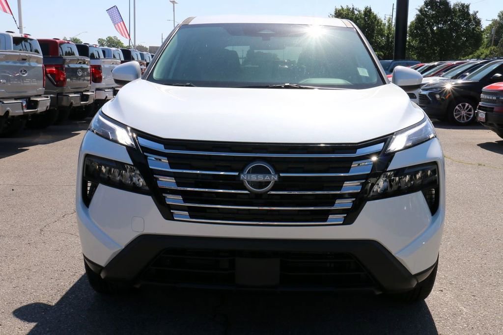 Used 2026 Nissan Rogue SV FWD image 3