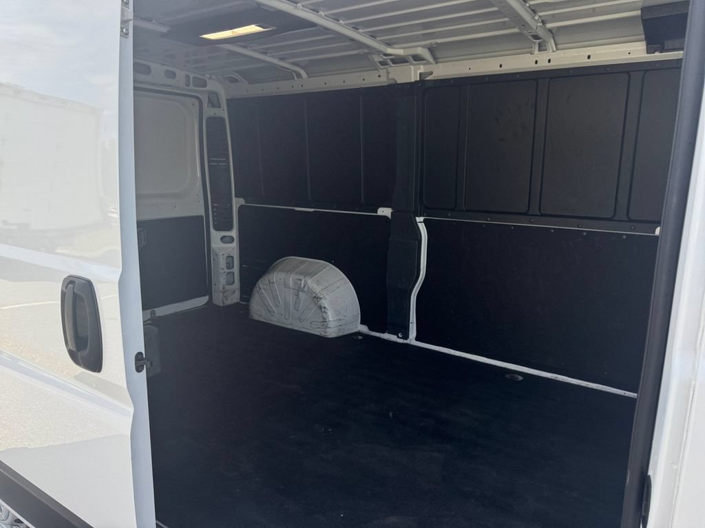 Used 2025 RAM ProMaster 2500 w/ Convenience Group FWD image 17