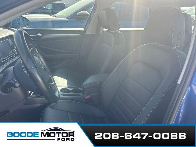 Used 2024 Volkswagen Jetta SE FWD image 6
