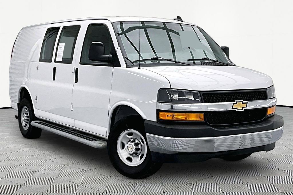 Used 2024 Chevrolet Express 2500 w/ Driver Convenience Package RWD image 12