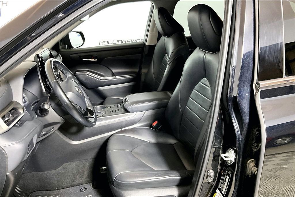 Used 2021 Toyota Highlander XLE AWD/4WD image 15