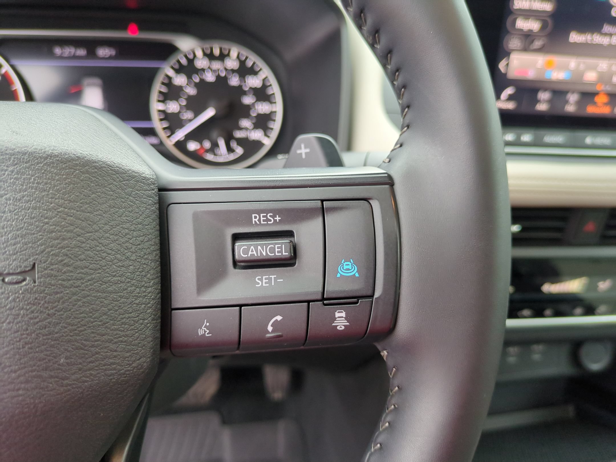 Used 2025 Nissan Rogue SV w/ SV Premium Package FWD image 20