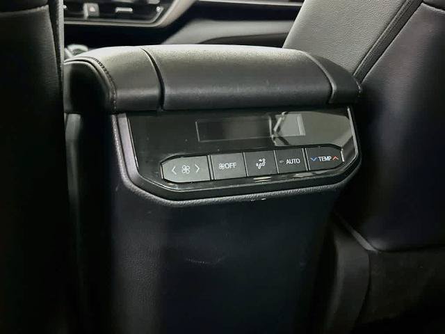 Used 2020 Toyota Highlander XLE FWD image 13