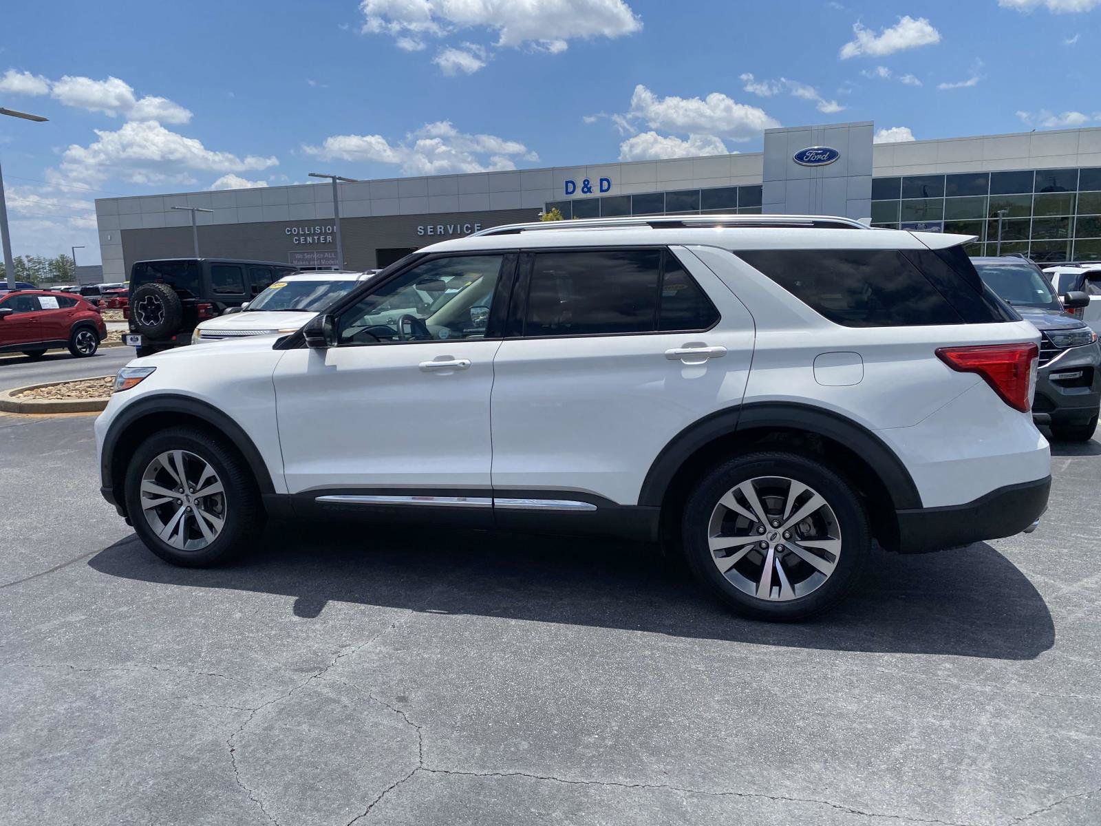 Certified 2020 Ford Explorer Platinum w/ Premium Technology Package AWD/4WD image 4