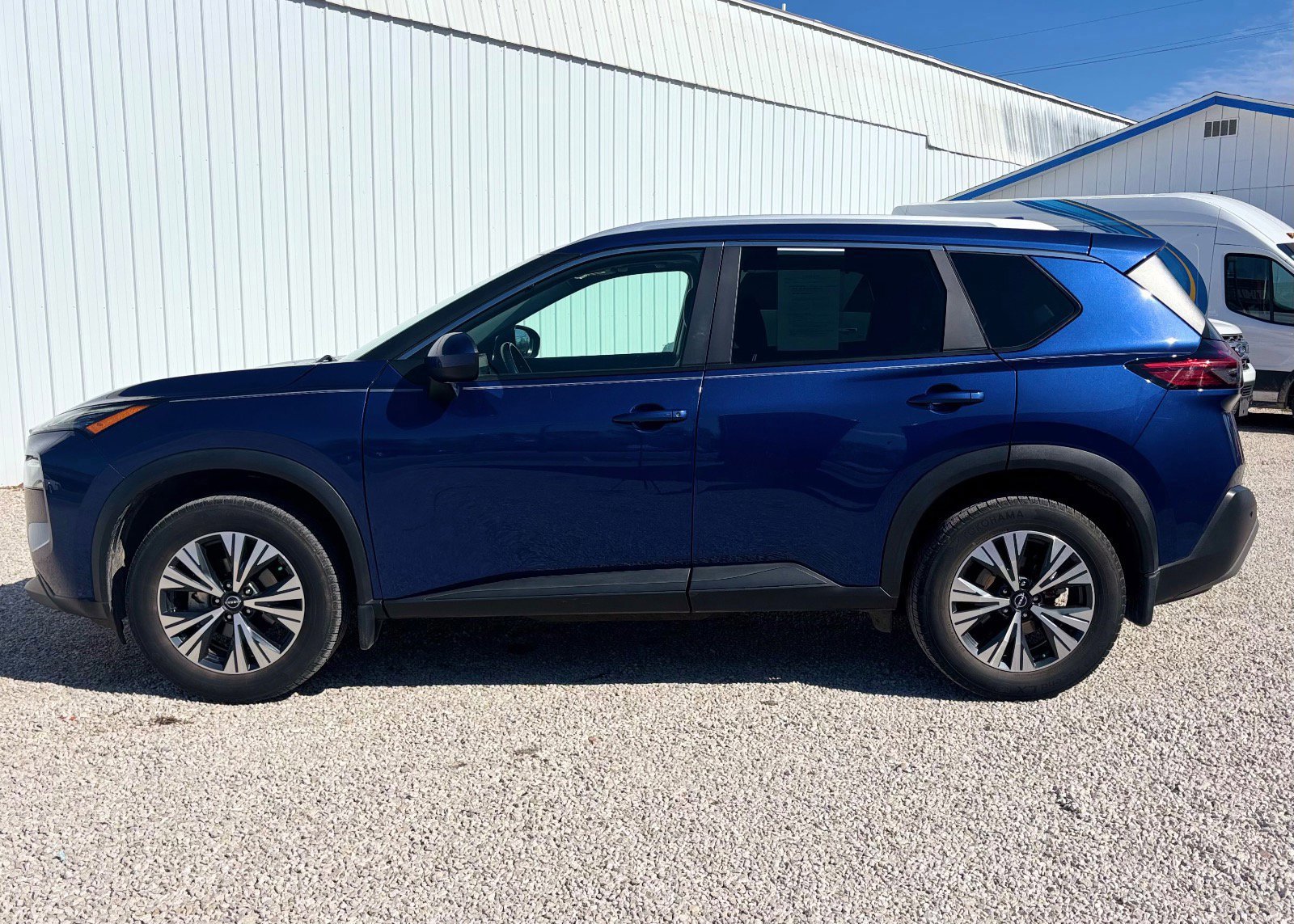 Used 2023 Nissan Rogue SV w/ SV Premium B Package image 2