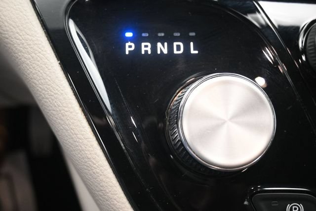 Used 2023 Chrysler Pacifica Limited FWD image 13