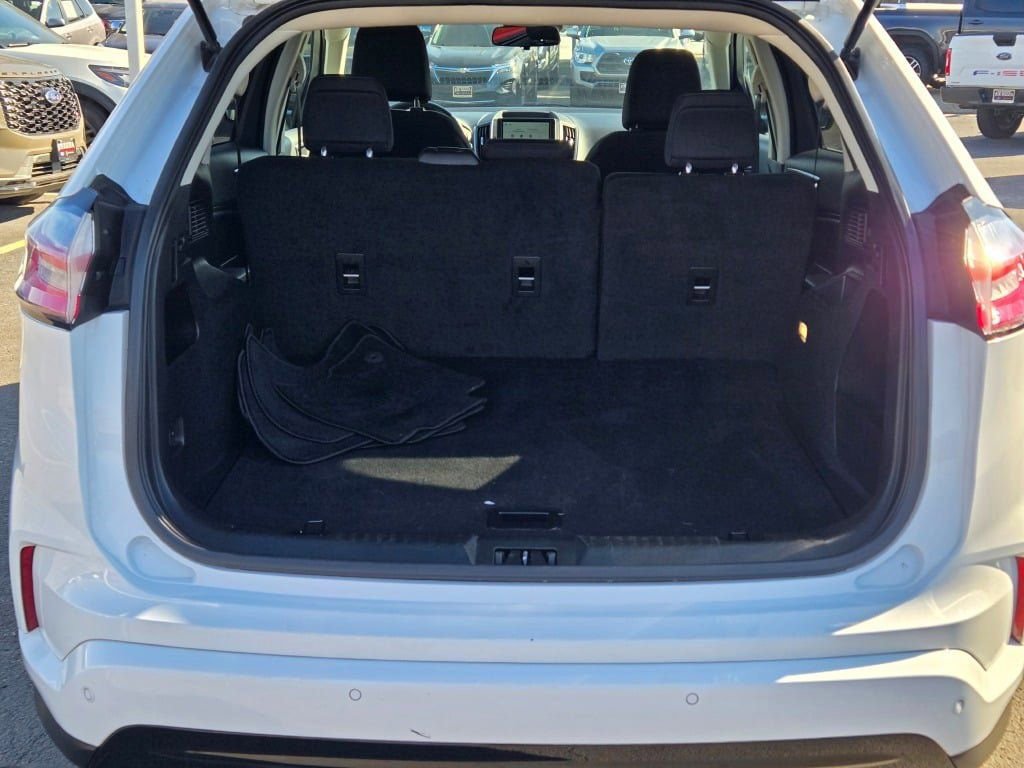 Certified 2024 Ford Edge SE w/ Black Appearance Package image 13