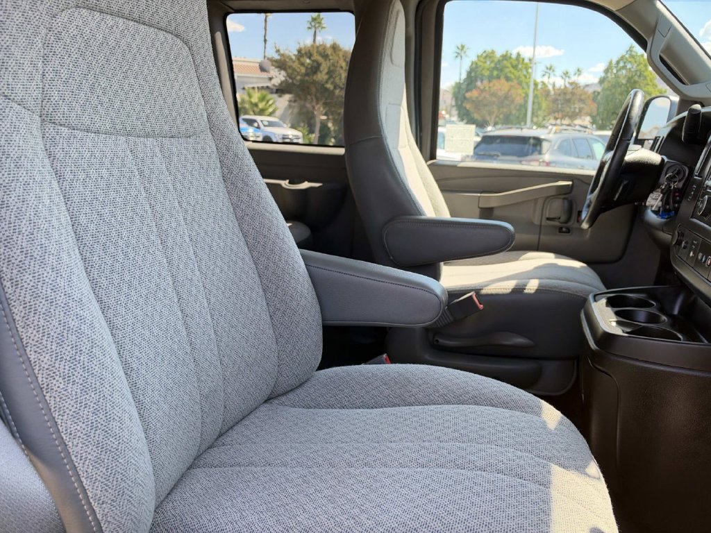 Used 2017 Chevrolet Express 3500 LT w/ LT Preferred Equipment Group RWD image 22