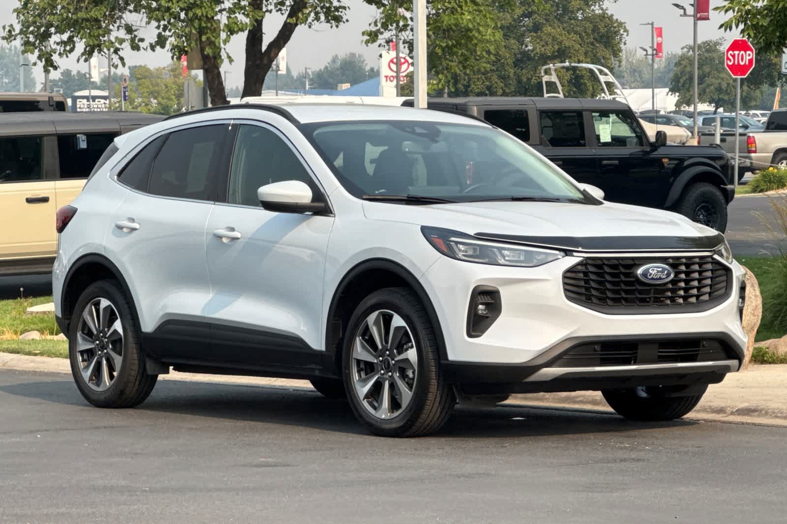 Certified 2025 Ford Escape Platinum AWD/4WD image 9