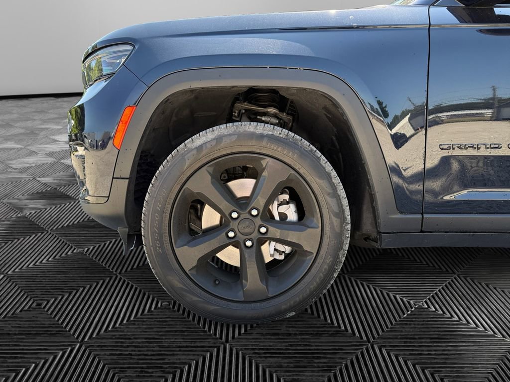Used 2024 Jeep Grand Cherokee L Limited w/ Black Appearance Package RWD image 14