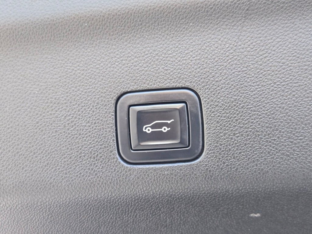 Used 2022 Chevrolet Tahoe Premier AWD/4WD image 18