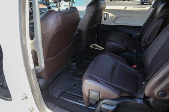Used 2021 Toyota Sienna Platinum FWD image 22