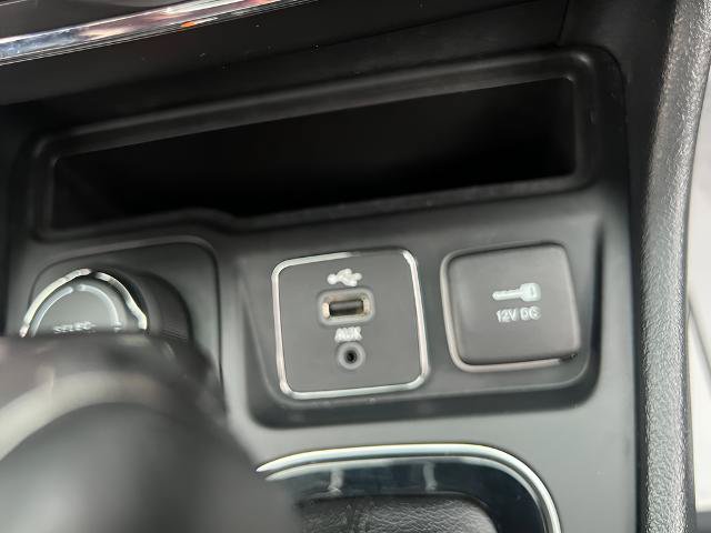 Used 2019 Jeep Cherokee Limited w/ Luxury Group AWD/4WD image 28