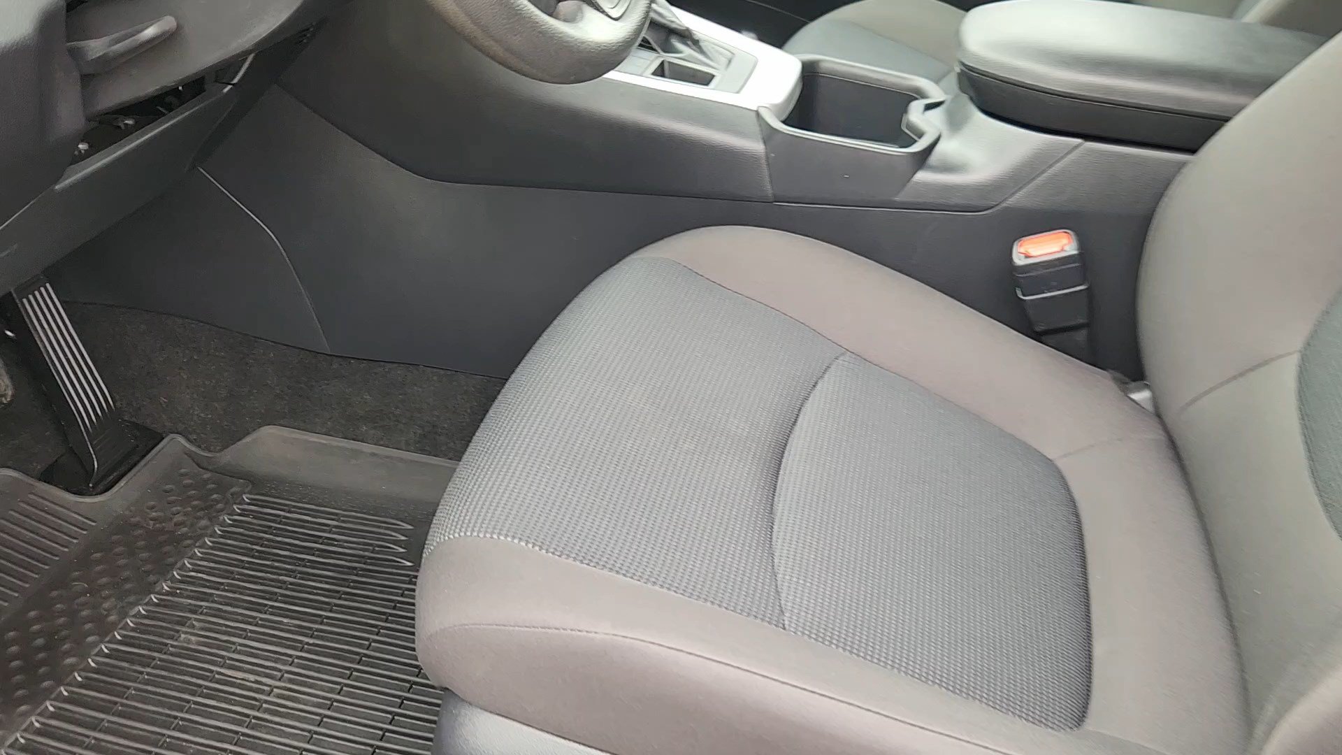 Used 2025 Toyota RAV4 LE AWD/4WD image 28