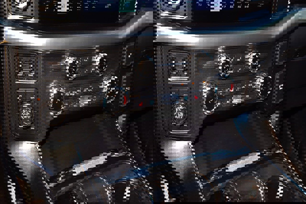 Certified 2022 Ford F150 Lariat w/ Equipment Group 502A High image 29