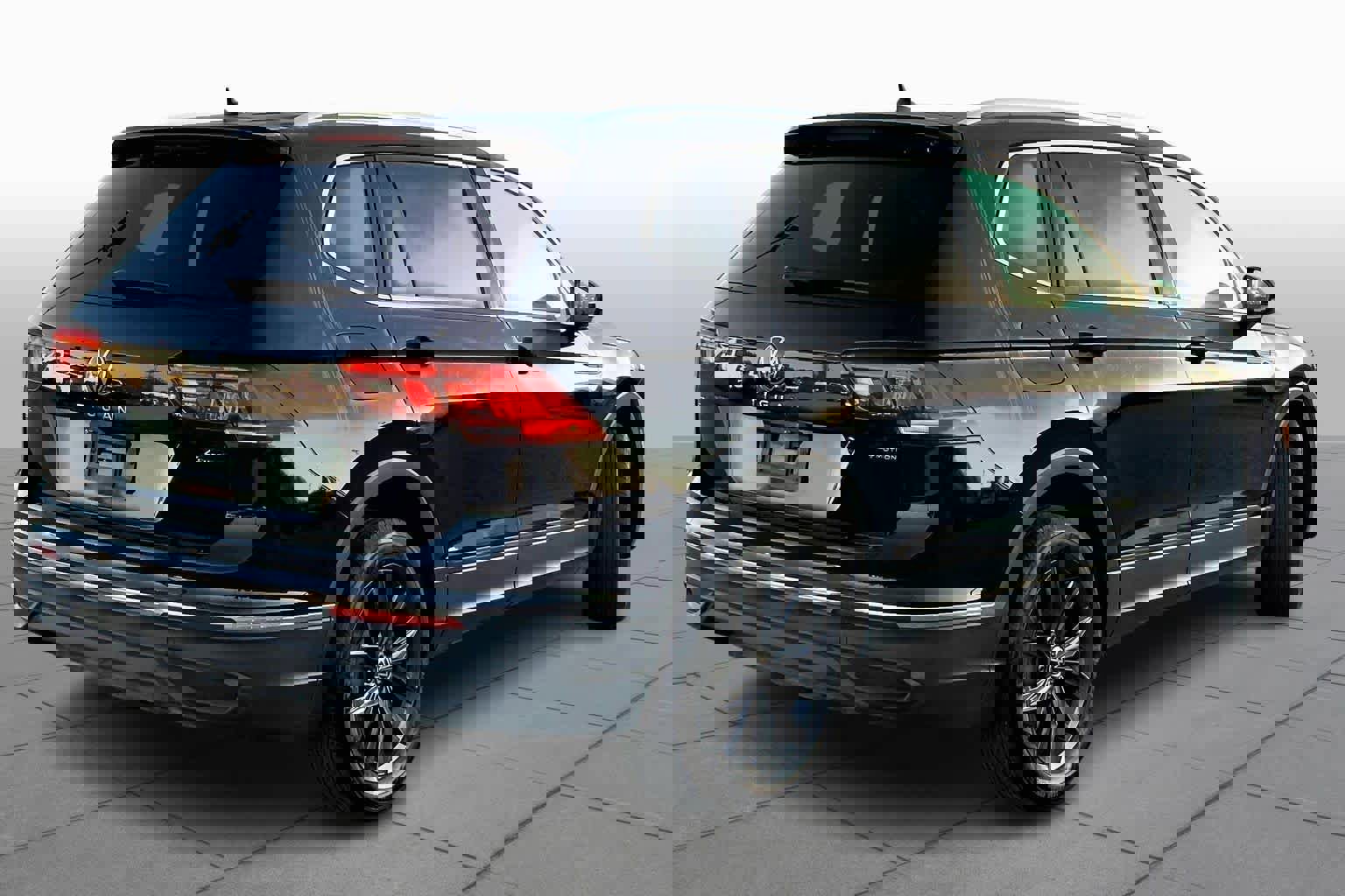 Used 2024 Volkswagen Tiguan SE image 3