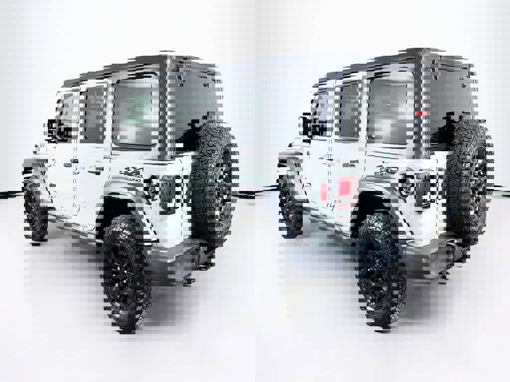 Used 2023 Jeep Wrangler Willys image 3