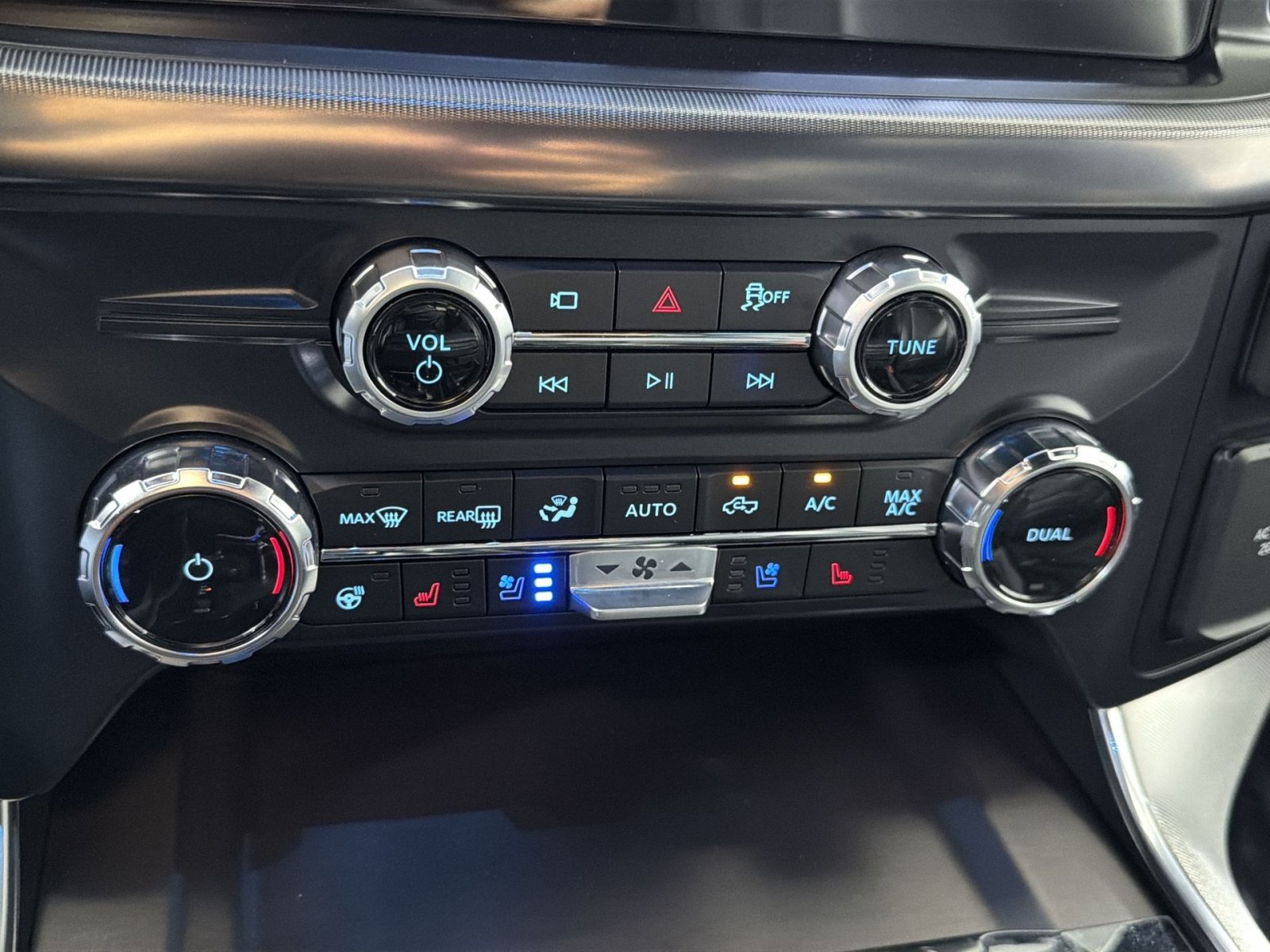 Certified 2025 Ford F150 Platinum AWD/4WD image 21
