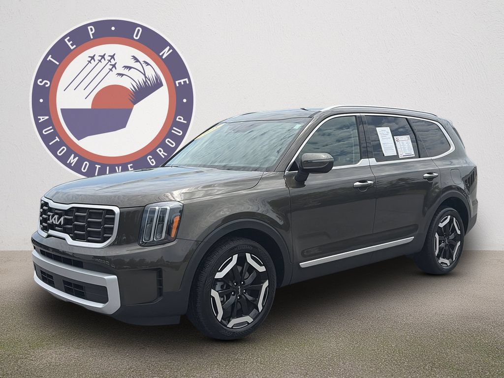 Used 2025 Kia Telluride S FWD image 2