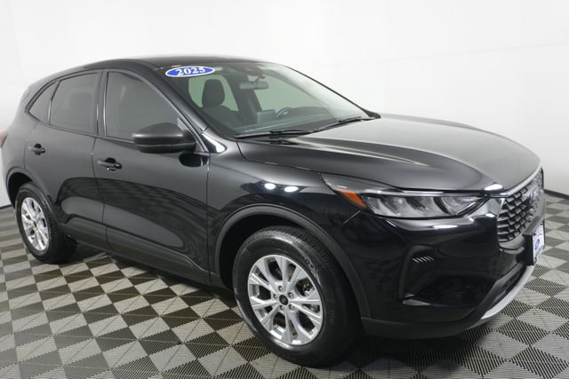 Certified 2025 Ford Escape Active AWD/4WD image 2