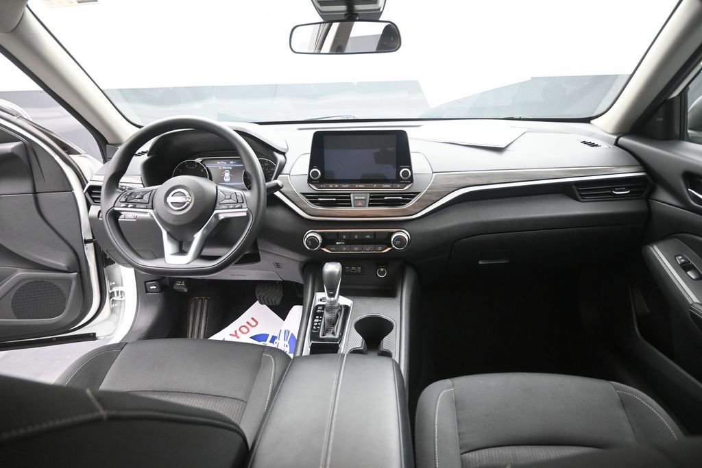 Used 2025 Nissan Altima 2.5 SV FWD image 20
