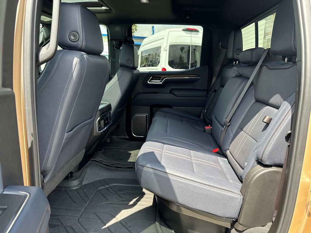 Used 2024 Chevrolet Silverado 1500 High Country w/ Technology Package image 14