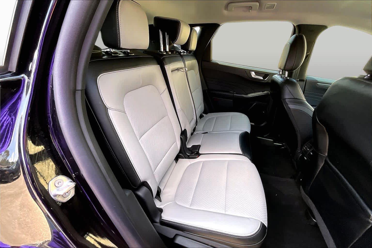 Certified 2025 Ford Escape SE FWD image 39