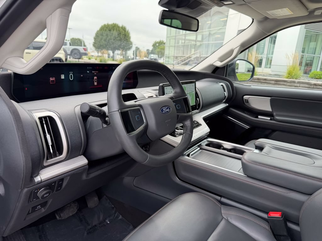 Certified 2025 Ford Expedition Active AWD/4WD image 9