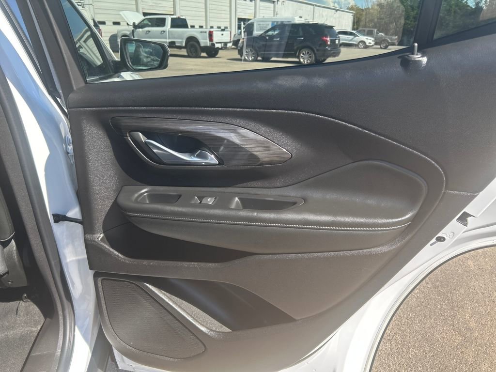 Used 2024 GMC Terrain SLT image 28