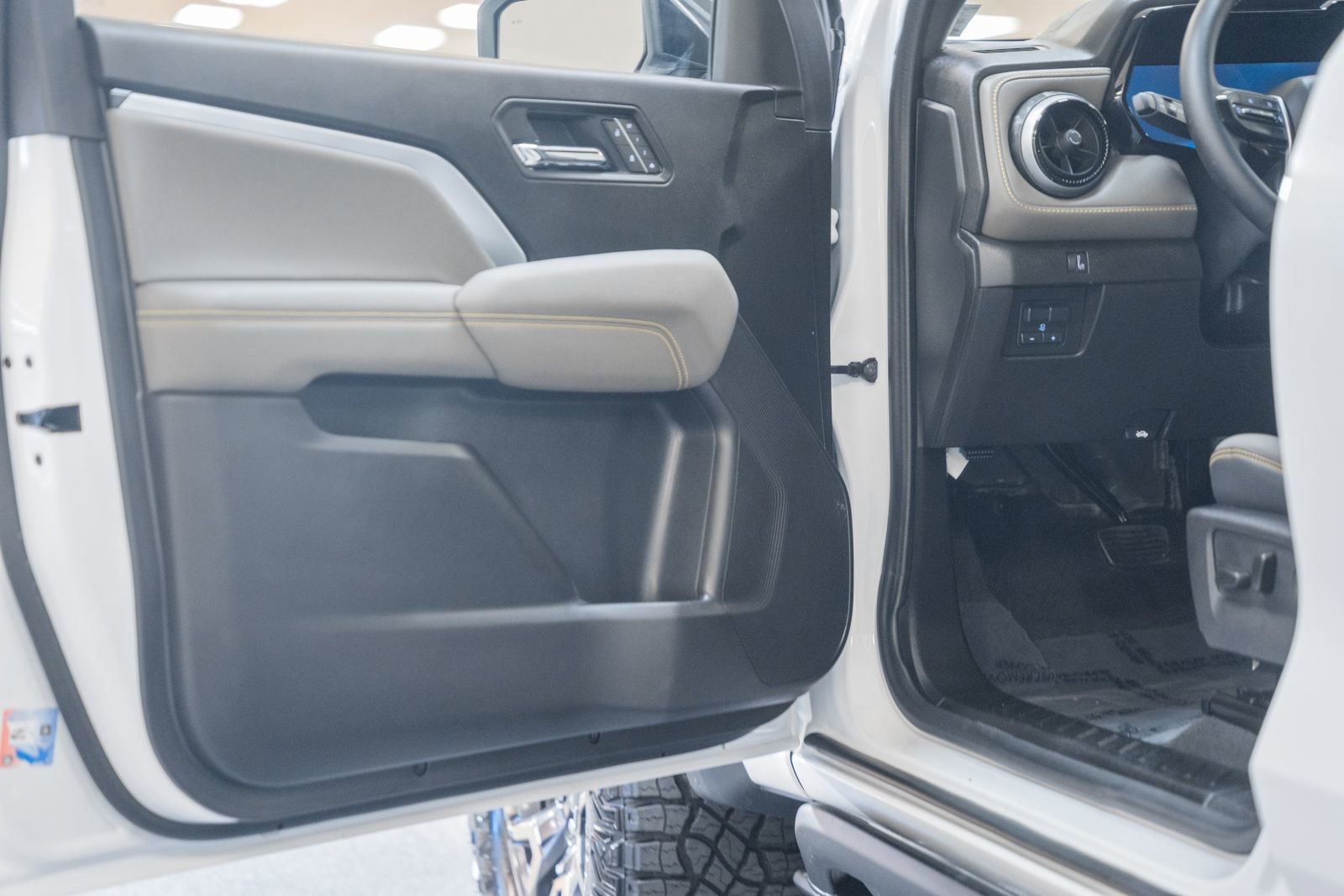 Used 2026 Chevrolet Colorado ZR2 image 46