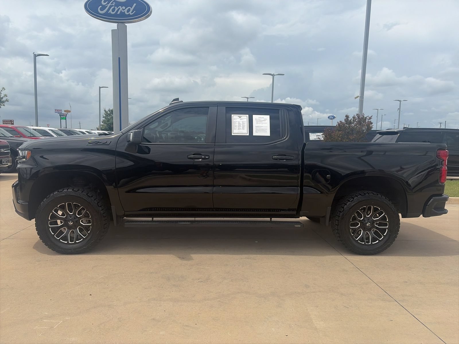 Used 2022 Chevrolet Silverado 1500 LT Trail Boss w/ LT Trail Boss Premium Package AWD/4WD image 2