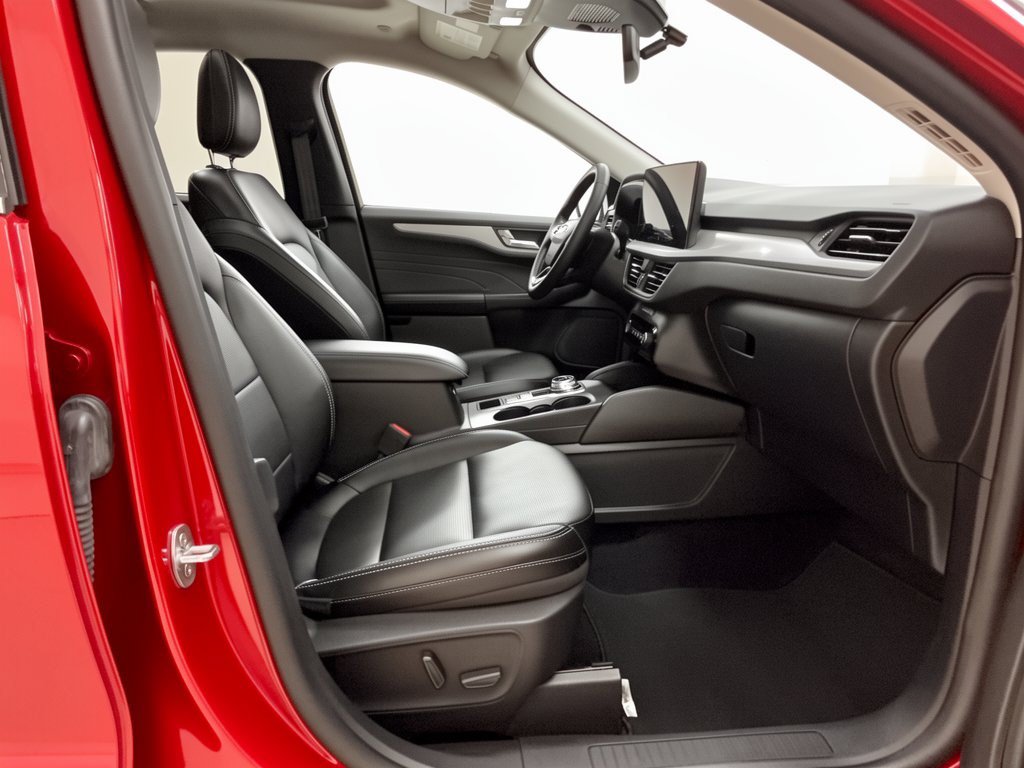 Certified 2025 Ford Escape Platinum AWD/4WD image 30