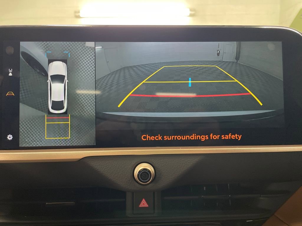 Used 2025 Toyota Crown Limited image 26