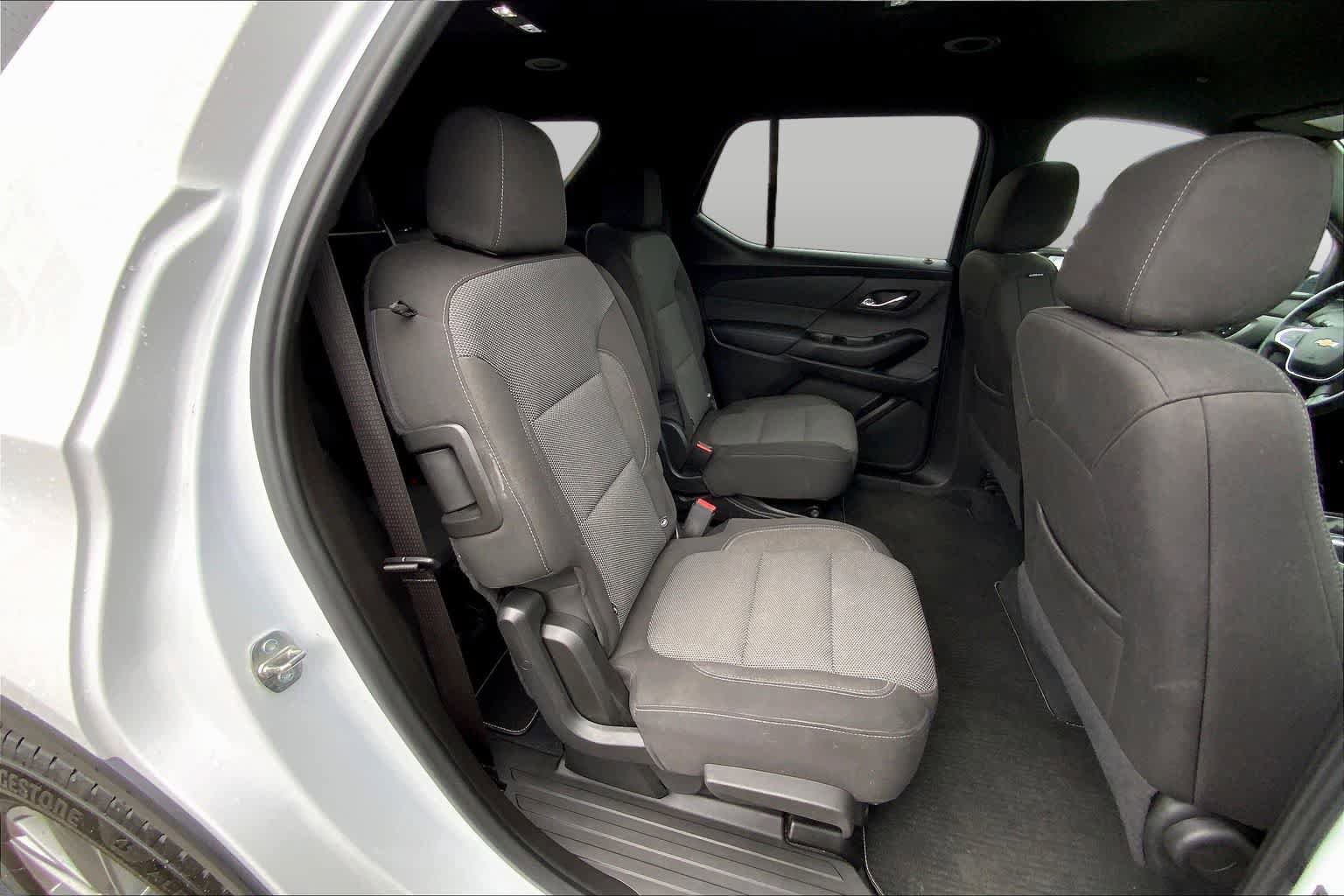 Used 2023 Chevrolet Traverse LT w/ Rear Camera Mirror Package AWD/4WD image 19