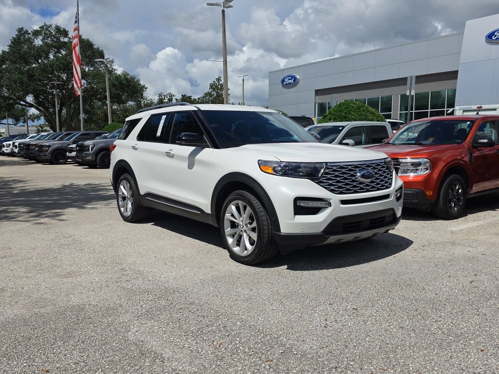 Certified 2022 Ford Explorer Platinum w/ Equipment Group 601A AWD/4WD image 2