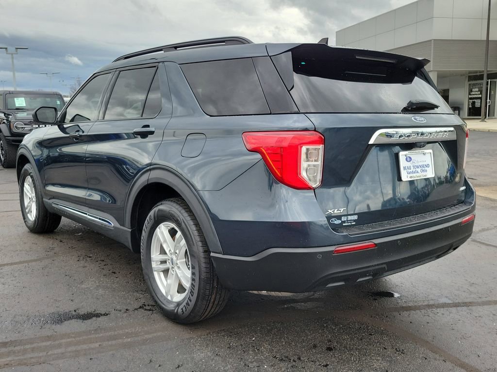Certified 2022 Ford Explorer XLT image 3