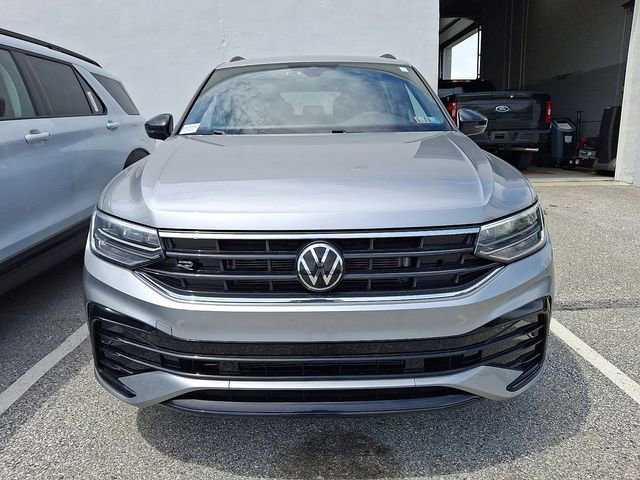 Used 2024 Volkswagen Tiguan SE R-Line AWD/4WD image 2