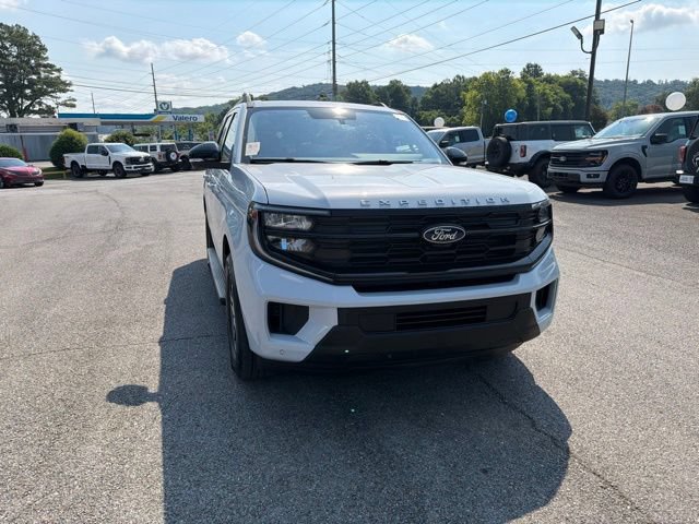 Certified 2025 Ford Expedition Active RWD image 4