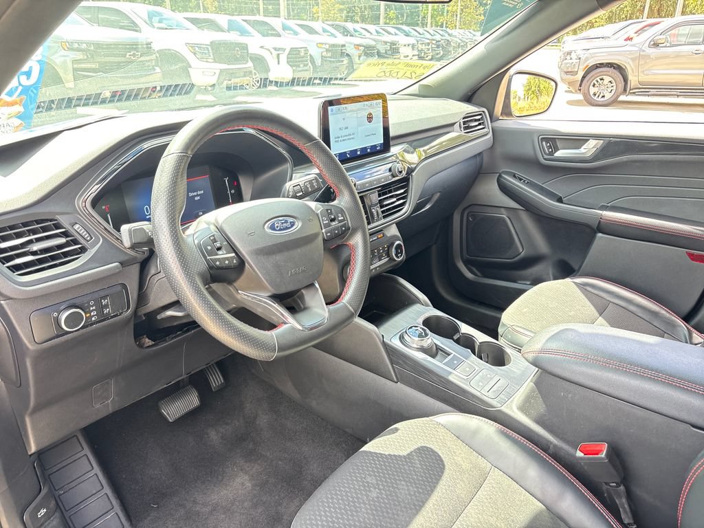 Certified 2025 Ford Escape ST-Line FWD image 6