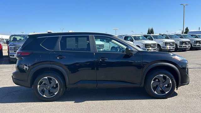 Used 2024 Nissan Rogue SV AWD/4WD image 2