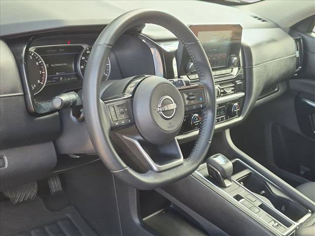 Used 2022 Nissan Pathfinder SV w/ SV Black Package FWD image 10