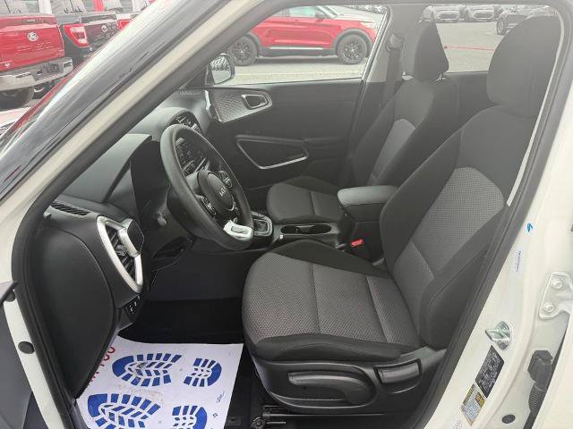Used 2025 Kia Soul LX w/ LX Technology Package FWD image 11
