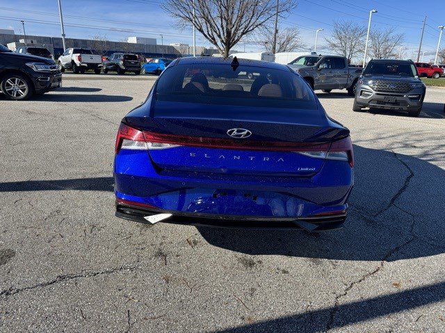 Used 2023 Hyundai Elantra Limited w/ Cargo Package image 7