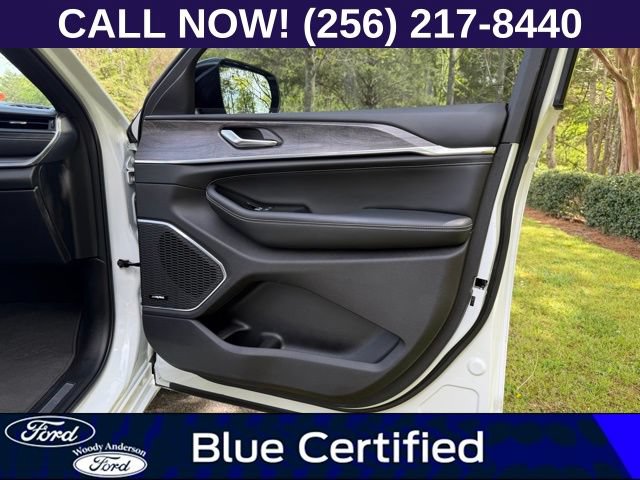 Used 2024 Jeep Grand Cherokee L Overland w/ Trailer Tow Package AWD/4WD image 28