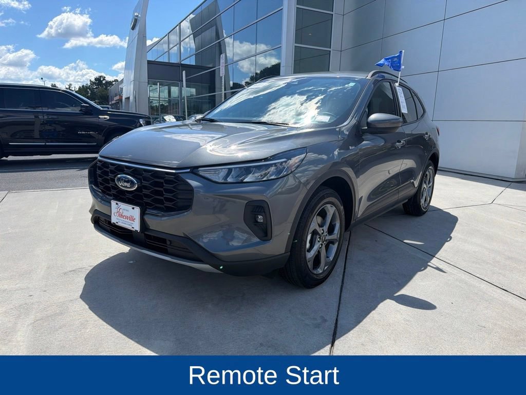 Certified 2025 Ford Escape ST-Line Select AWD/4WD image 4