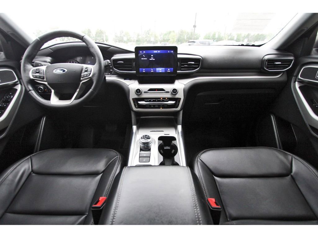 Certified 2023 Ford Explorer XLT w/ Equipment Group 202A RWD image 11