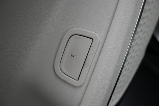 Used 2025 Buick Enclave Avenir w/ Trailering Package, 5000 lbs. FWD image 16